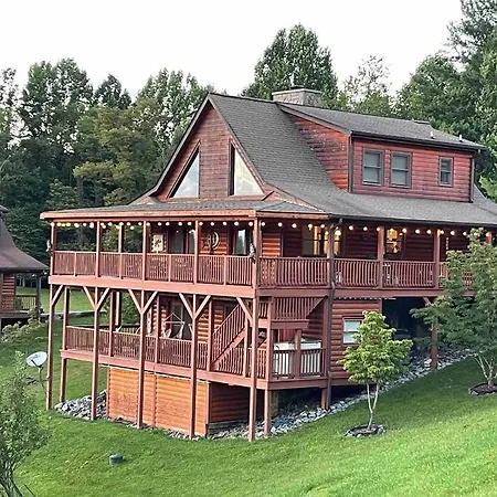 Beautiful Cabin Near New River With Mountain Views!